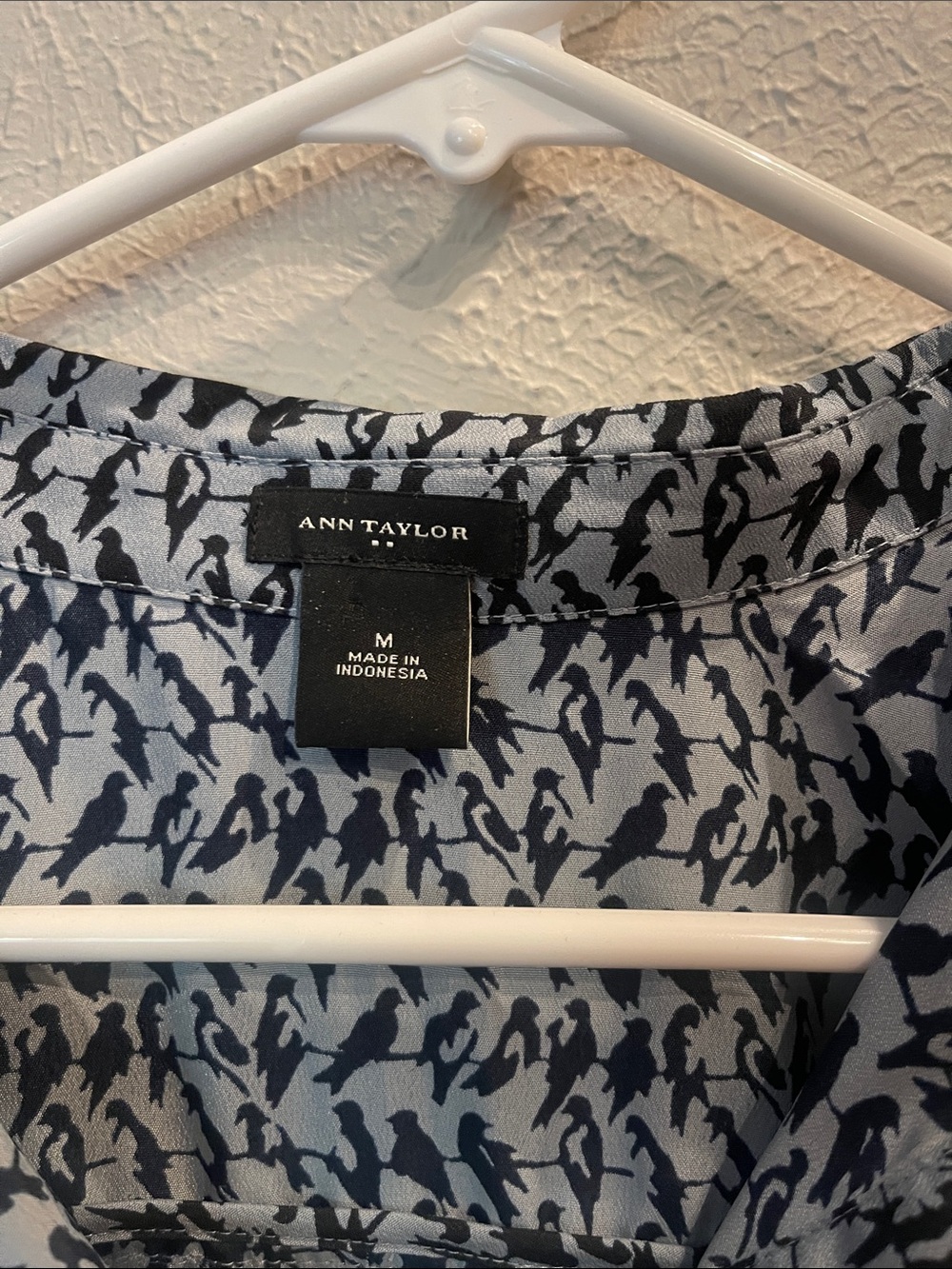 Ann Taylor Charming Printed Button-Front Blue-Grey Blouse. Size M. - Picture 2 of 5